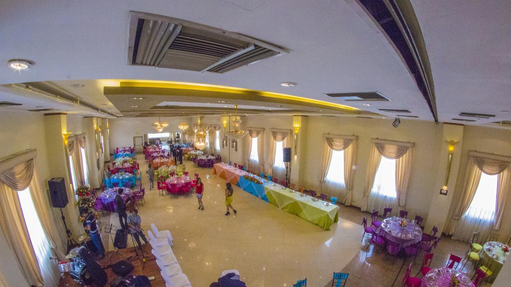 Hotel Emperador Ambato Esterno foto