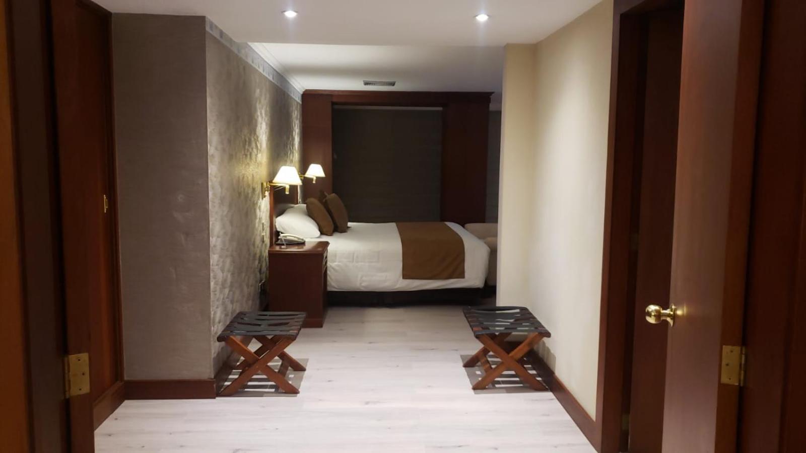Hotel Emperador Ambato Esterno foto