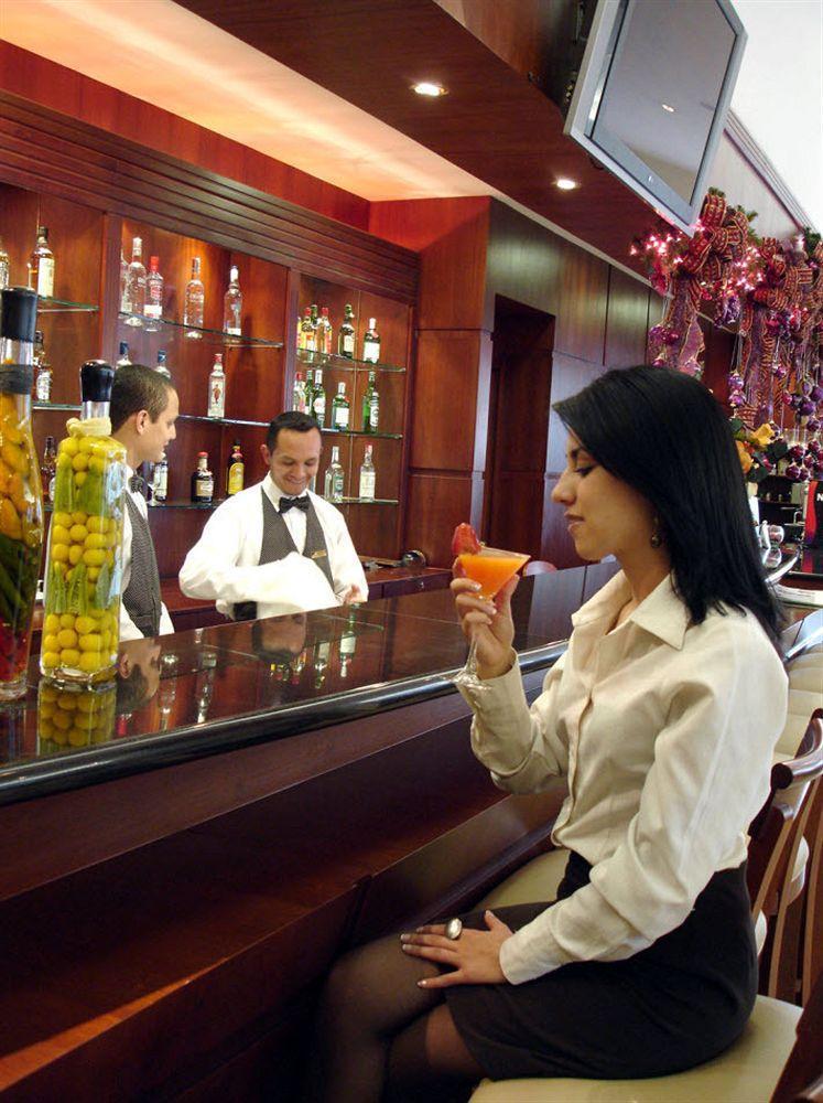 Hotel Emperador Ambato Esterno foto