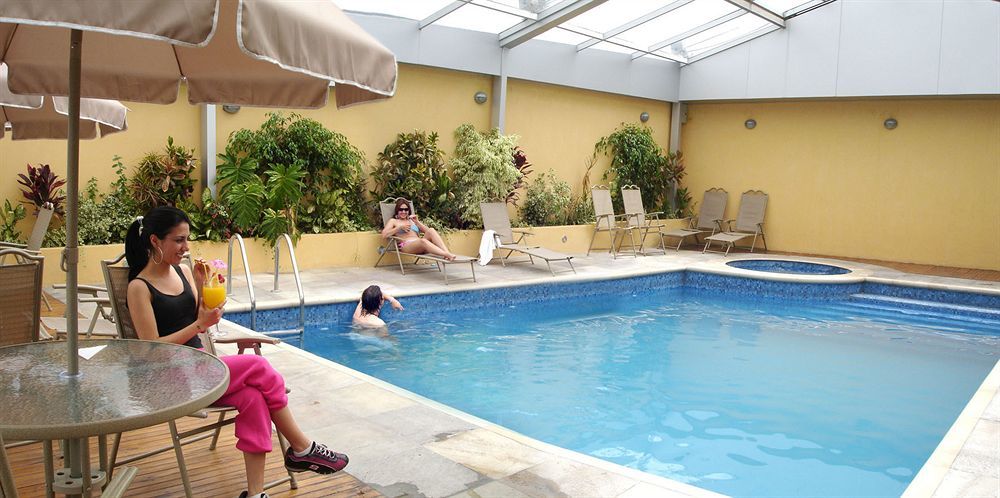 Hotel Emperador Ambato Esterno foto