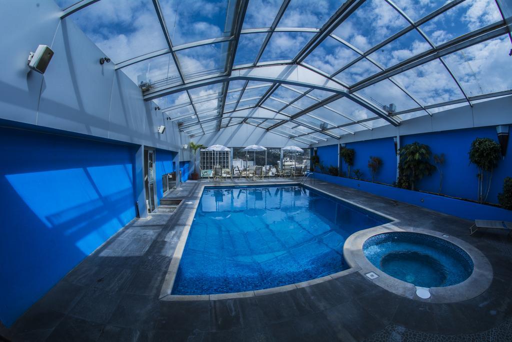 Hotel Emperador Ambato Esterno foto