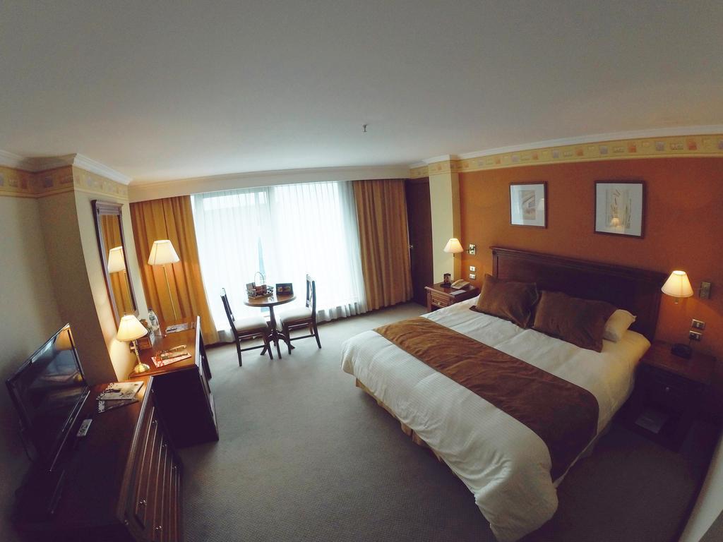 Hotel Emperador Ambato Esterno foto