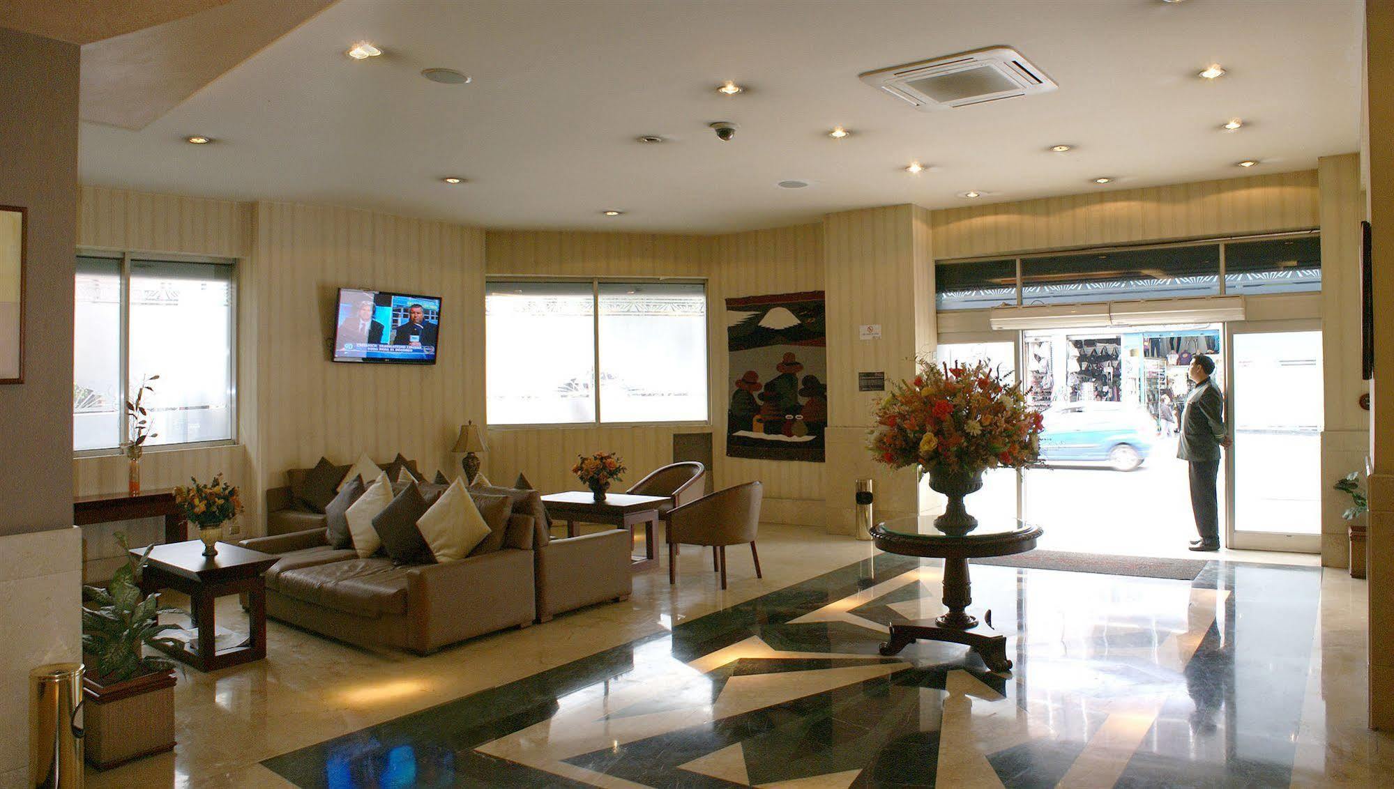 Hotel Emperador Ambato Esterno foto