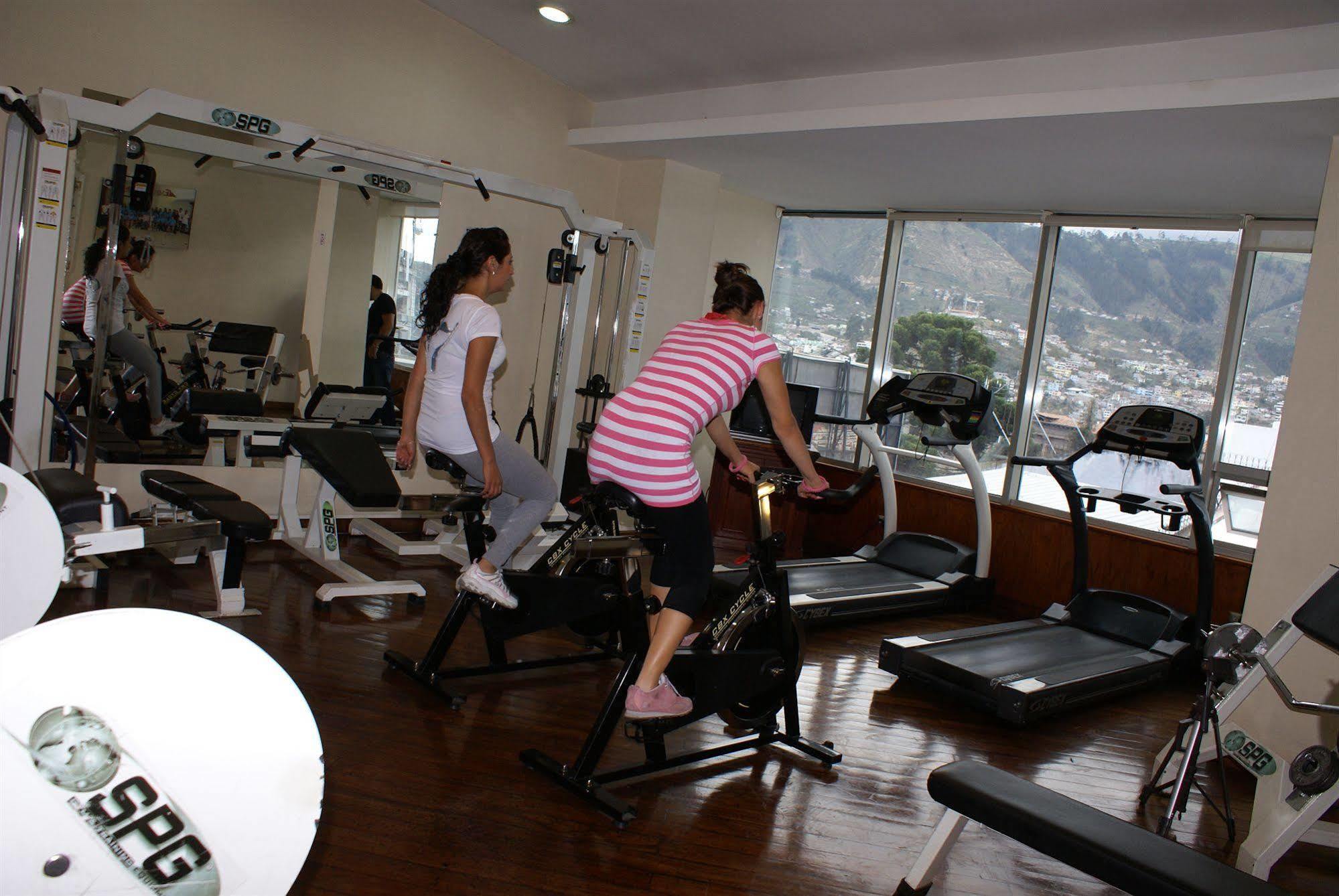 Hotel Emperador Ambato Esterno foto