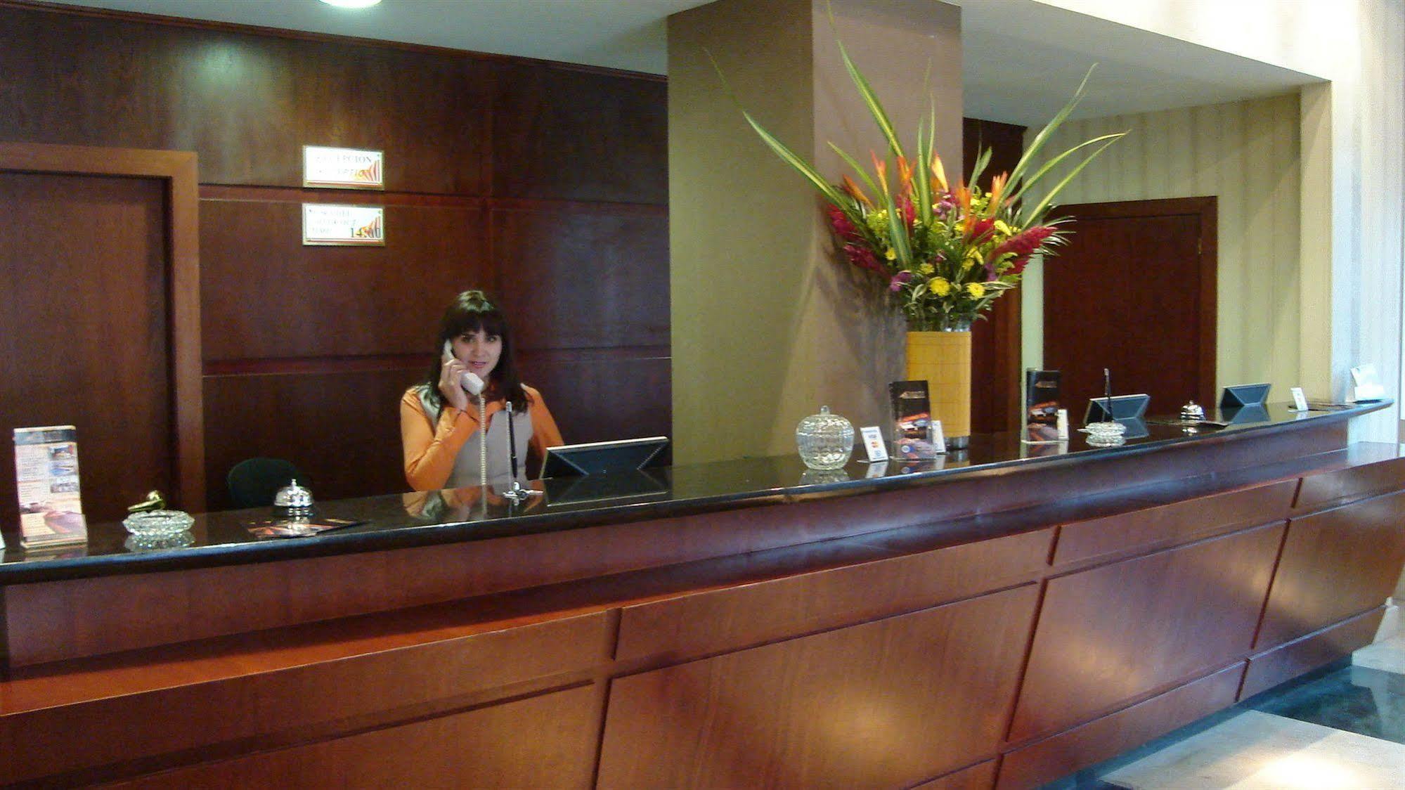 Hotel Emperador Ambato Esterno foto