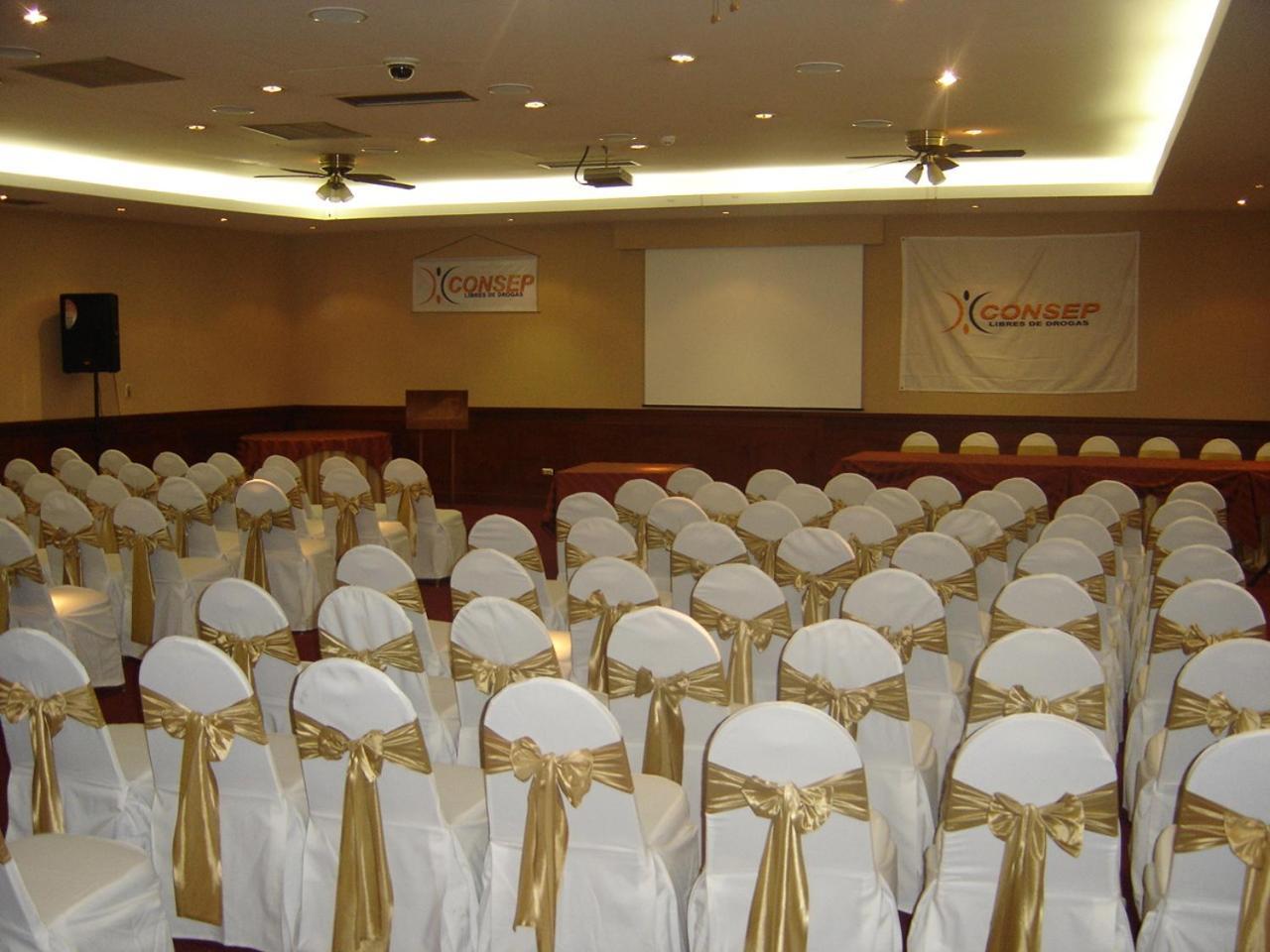 Hotel Emperador Ambato Esterno foto