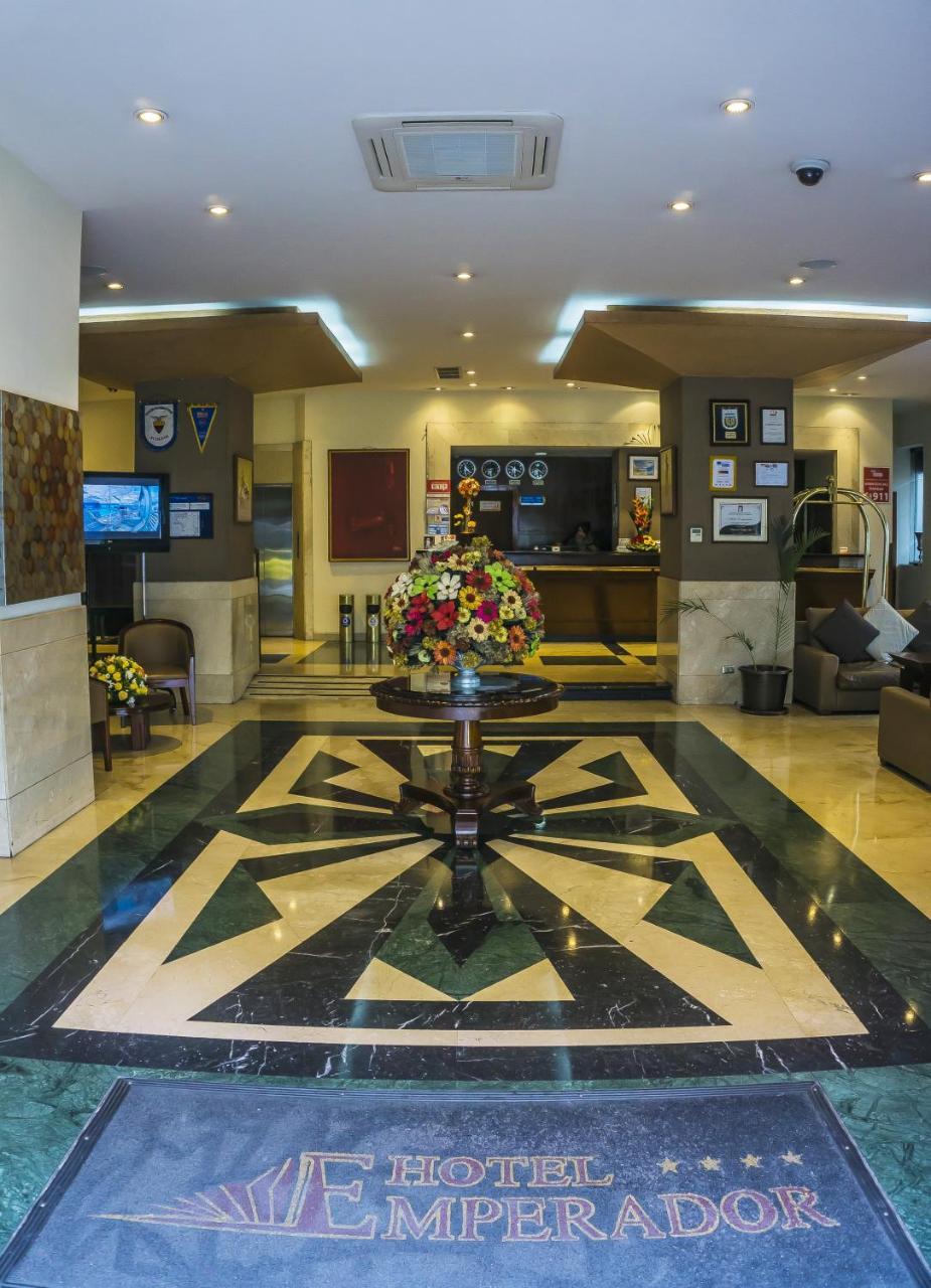 Hotel Emperador Ambato Esterno foto