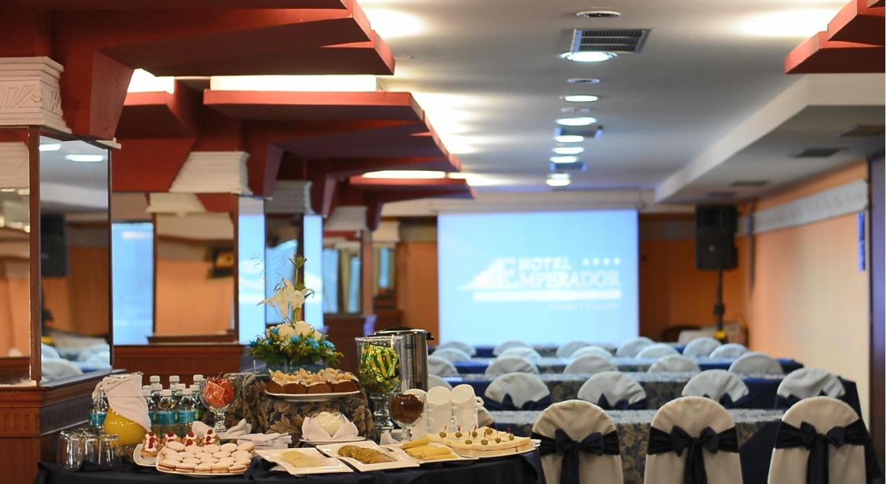 Hotel Emperador Ambato Esterno foto