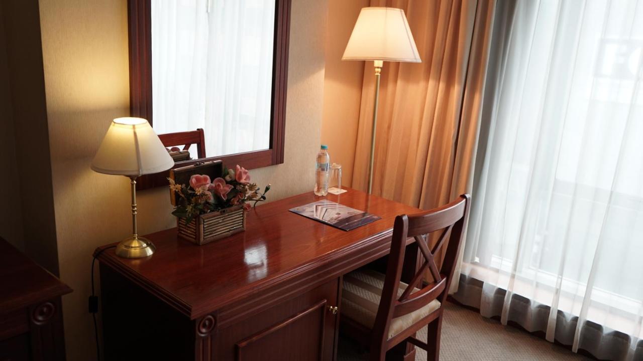 Hotel Emperador Ambato Esterno foto