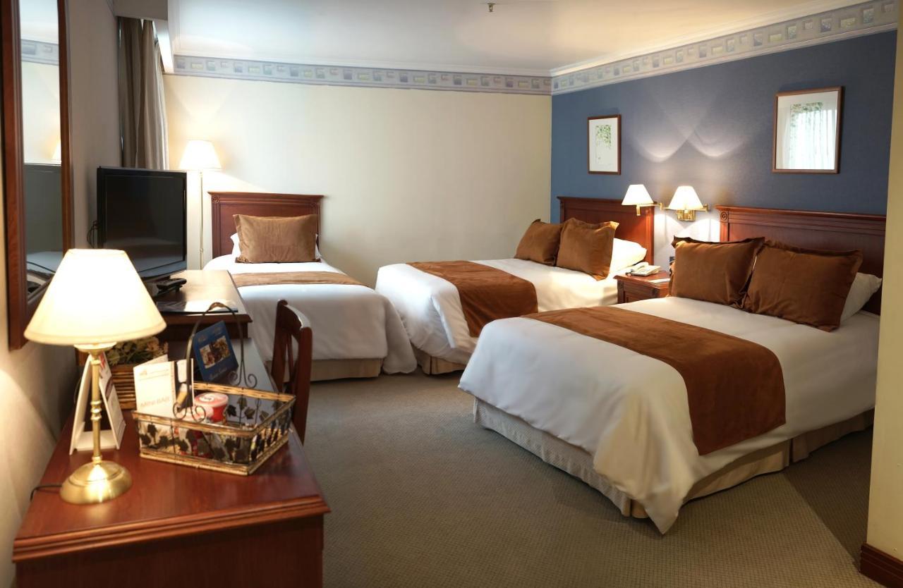 Hotel Emperador Ambato Esterno foto