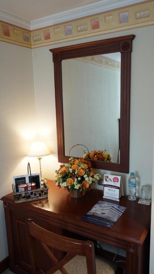 Hotel Emperador Ambato Esterno foto
