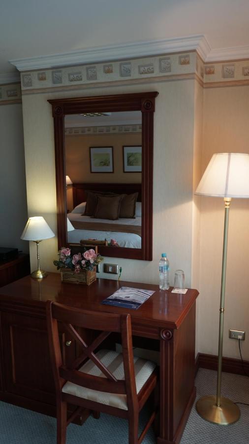 Hotel Emperador Ambato Esterno foto